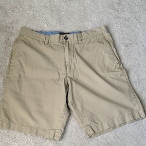 Men's Banana Republic khaki Chino shorts, size 34